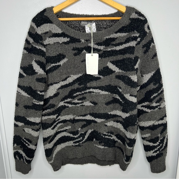 Barefoot Dreams Sweaters - BAREFOOT DREAMS CozyChic Seaside Crew Neck Carbon Camo Pullover Sweater